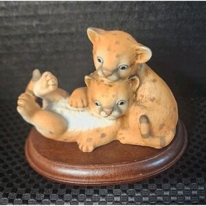 VINTAGE Homco Masterpiece Porcelain "Curious Cougars" Cubs Figurine Base 1993